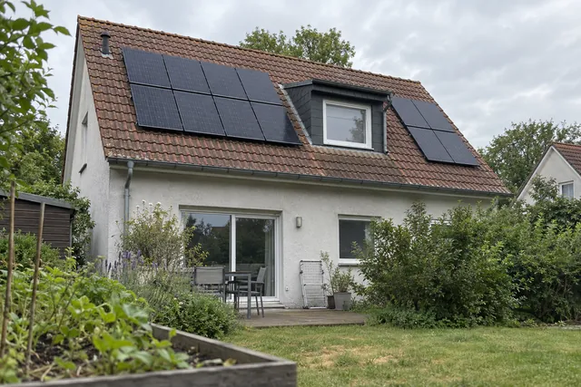 Photovoltaikanlage rund um die Dachgaube