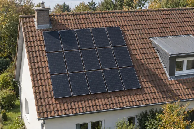 Photovoltaik mit Kamin- und Gaubenschatten